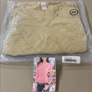 Sundance Vanessa 3/4 Sleeve NWT Size XS. Pulls You In. Very Nice Top!